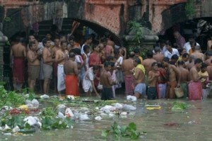 Hindu devotees perform rituals on the occasion of Mahalaya, or an auspicious day to pay homage to their ancestors, along the waste floating on the banks of River Ganges in Calcutta, India, Sunday, Sept. 28, 2008. (AP Photo/Bikas Das)
